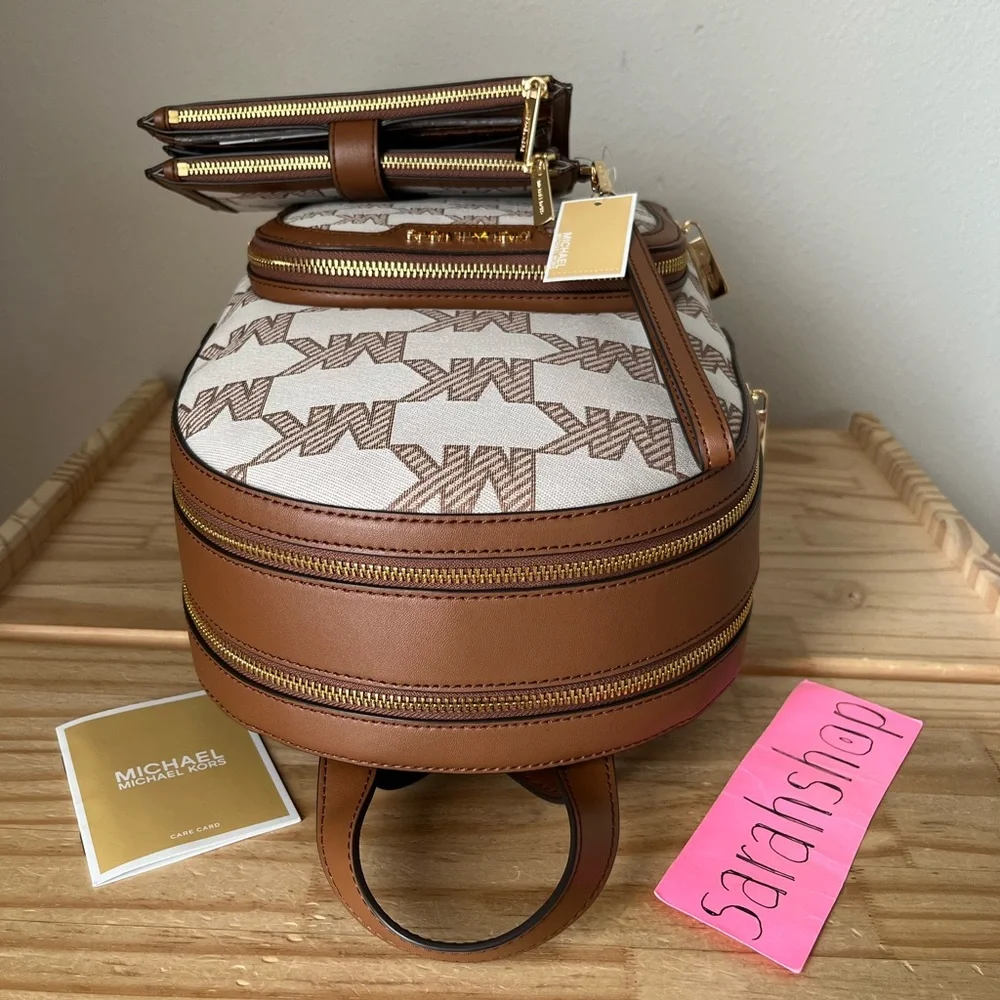 🌼Michael Kors Backpack Set - Picture 4 of 16